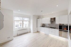 2 Bed Flat For Sale – Gassiot Road SW17