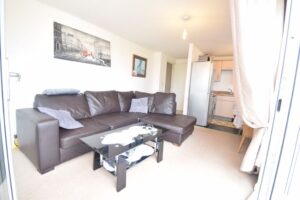 2 Bed 2 Bathroom top floor Apartment – Dartford DA1