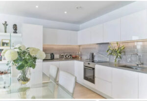 3 Bedroom Flat – Cable Street, E16 2SX