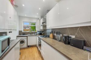 5 BedRoom – 25 Larchtree Avenue CV4 9FT