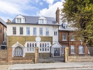 3Bedroom – 101 Cobourg Road, London, Greater London SE5 0HU